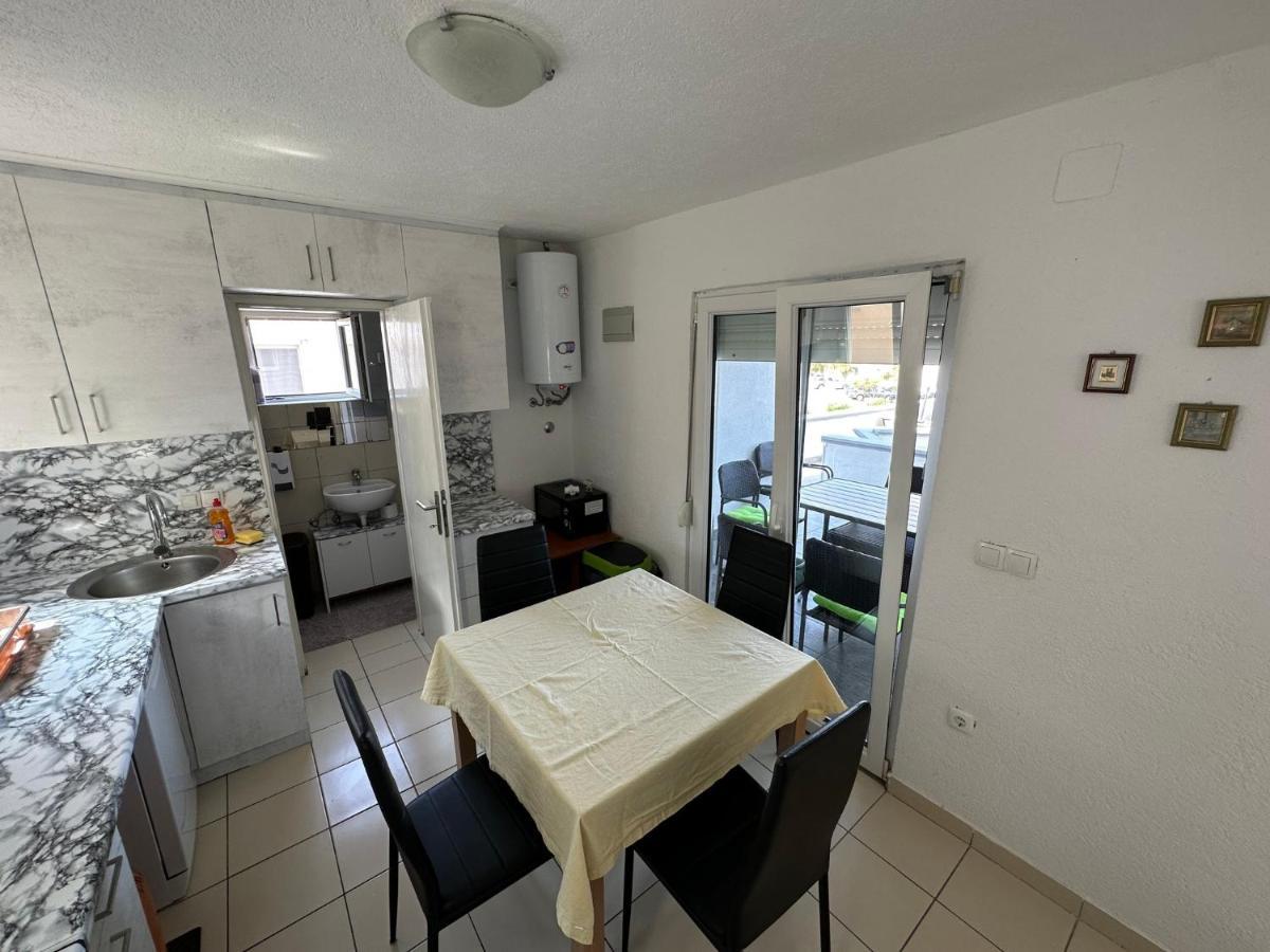 Apartments Kovac Vir Bagian luar foto