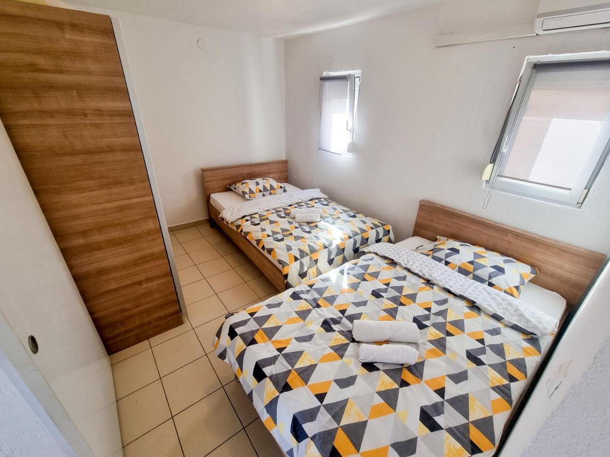 Apartments Kovac Vir Bagian luar foto